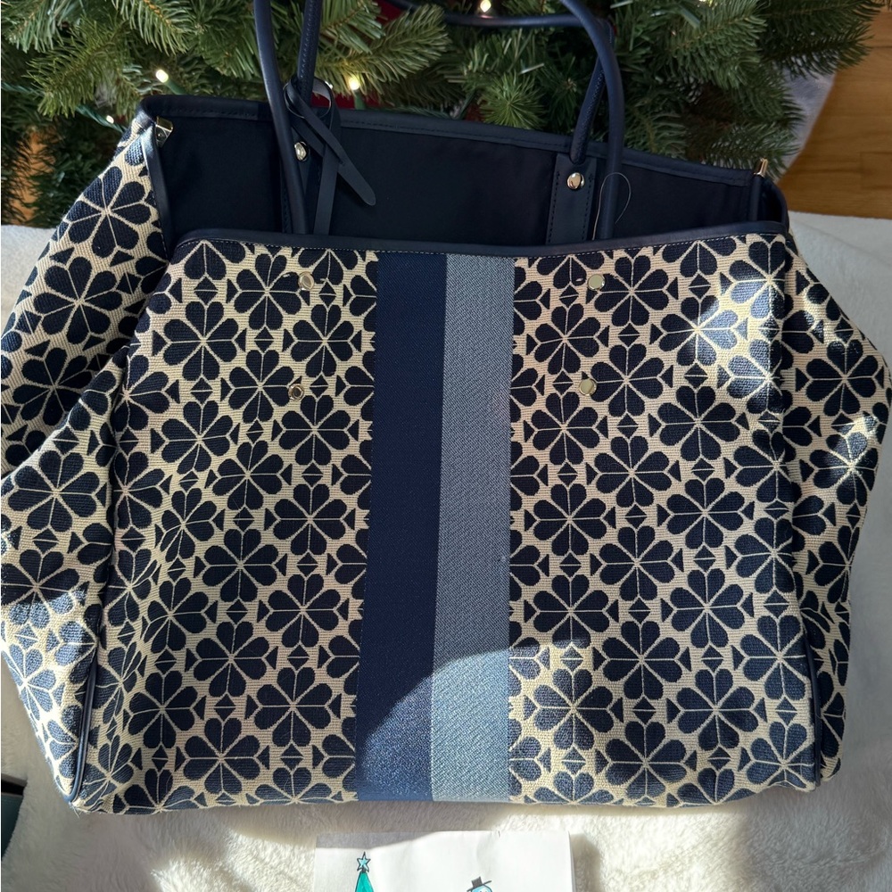 Kate Spade Flower Jacquard Everything Large Tote - Picture 5 of 6